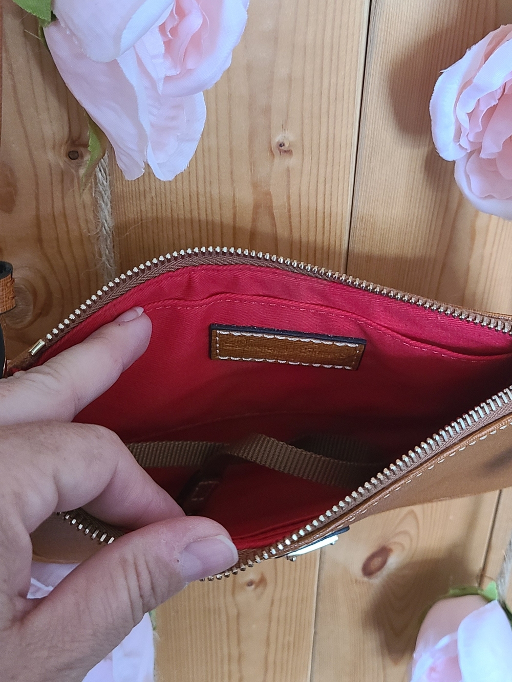Small Dooney & Bourke Tan Bag - Picture 3 of 4